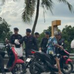 Batalyon D Pelopor Satbrimob Polda Metro Jaya Bersama Aliansi Ormas Bekasi Bagikan Takjil di Cikarang Pusat