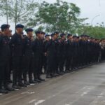 Personel Batalyon D Pelopor Satbrimob Polda Metro Jaya Laksanakan Pengamanan Pertandingan Sepak Bola di Indomilk Arena