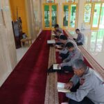 Personel Batalyon D Pelopor Satbrimob Polda Metro Jaya Laksanakan Tadarus Al-Qur’an di Masjid Al-Amin