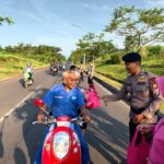 Anggota Batalyon D Pelopor Bersama Bhayangkari Bagikan Takjil Gratis di Deltamas