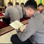 Anggota Batalyon D Pelopor Satbrimob Polda Metro Jaya Laksanakan Tadarus Al-Qur’an di Masjid Al-Amin