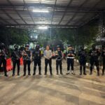 Patmob D 73 Batalyon D Pelopor Bantu Evakuasi Korban Kecelakaan di Medan Satria Bekasi