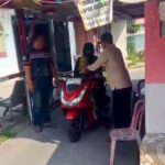 Lagi, Asep Asan Anggota Reskrim Polsek Cikarang Barat Lakukan Jumat Berkah, Bagikan Nasi Bungkus dan Es Teh kepada Pengguna Jalan